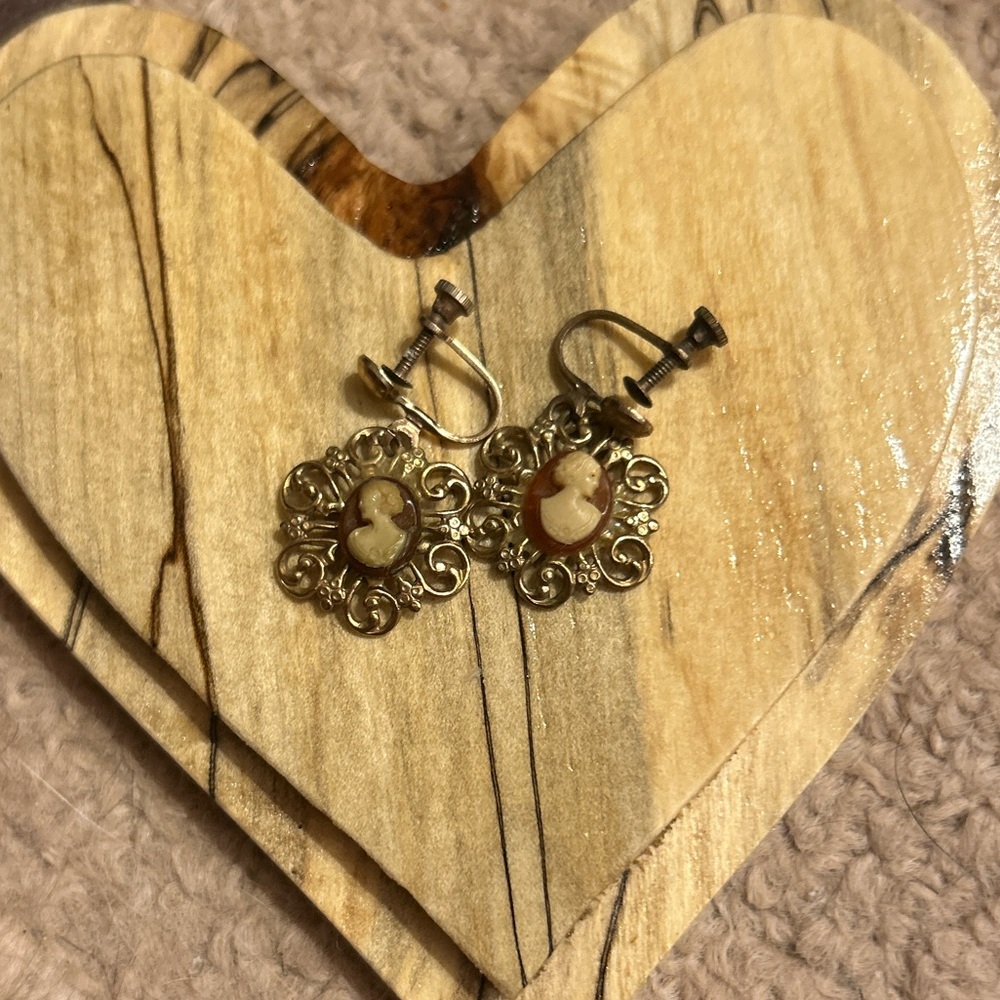 Vintage Cameo Screw Back Earrings